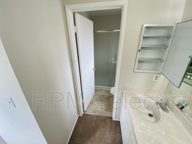 Building Photo - 2204 Lupine Rd