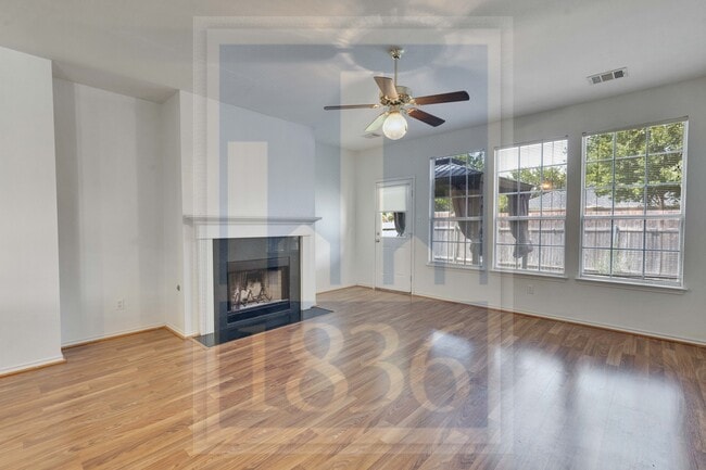 Building Photo - 1204 Thackeray Ln