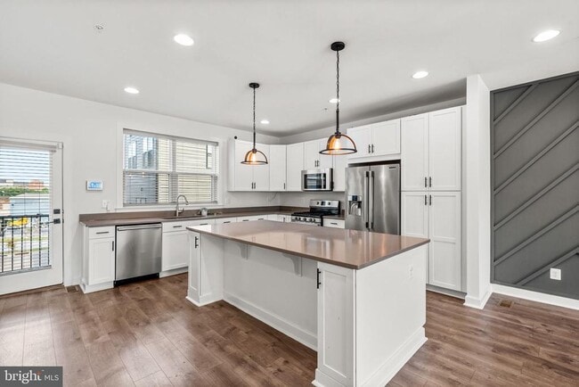 Building Photo - 921 Grundy St