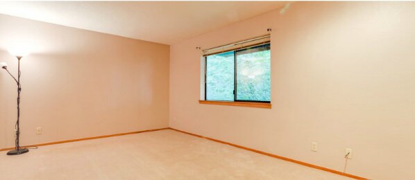 Building Photo - 7230 SW Terwilliger Blvd