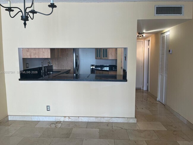 Building Photo - 2821 N Miami Beach Blvd