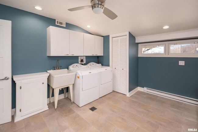 Building Photo - 4640 5th Ave