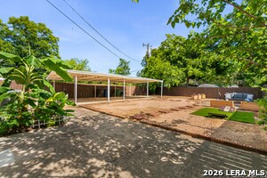 Building Photo - 1822 W Magnolia Ave