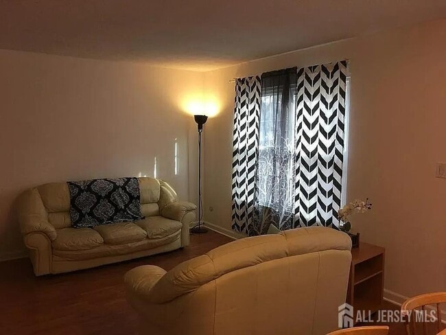 Building Photo - 5 Pheasant Run