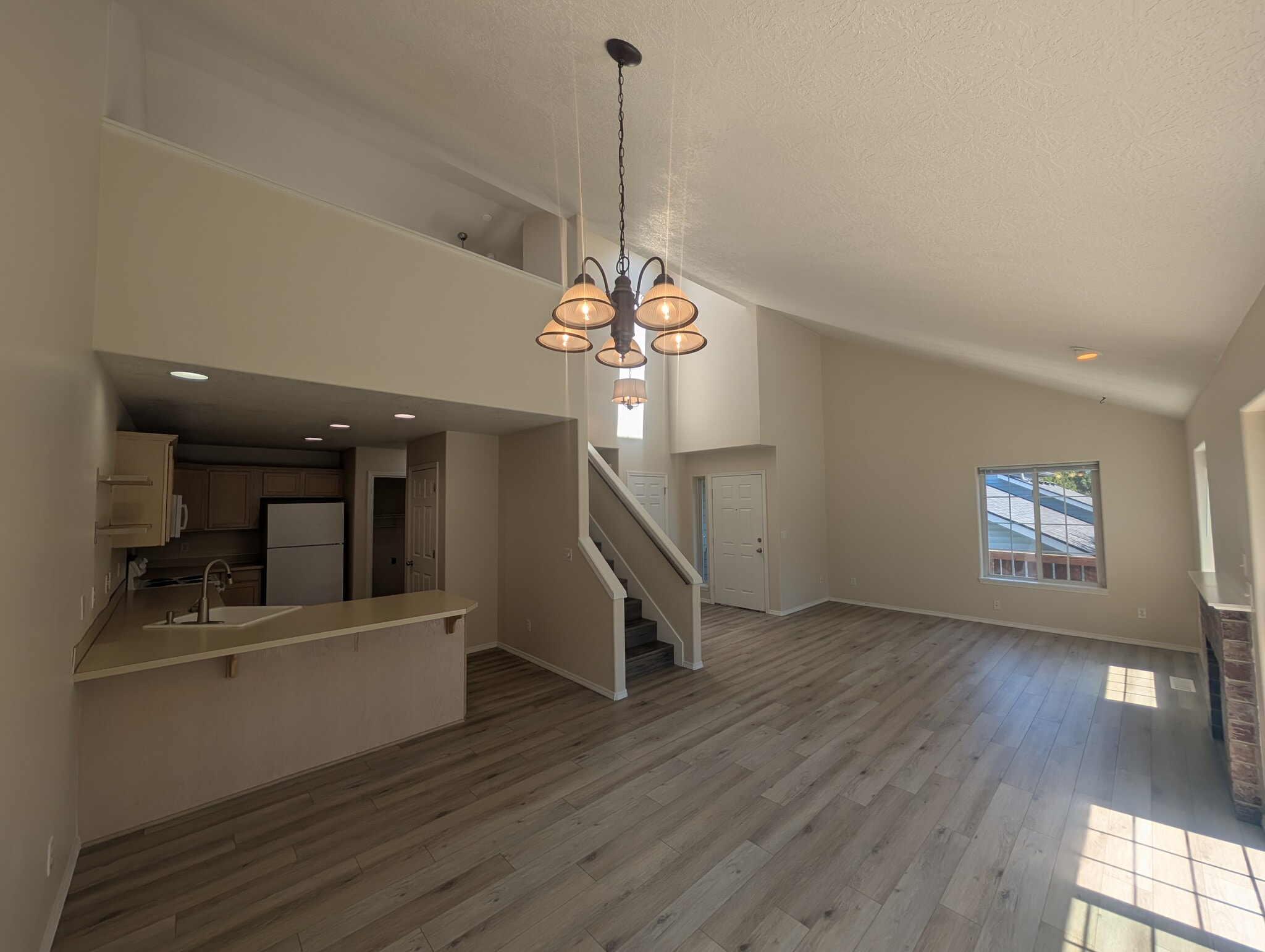 Building Photo - 6925 / 6927 Ridgetop Dr NE