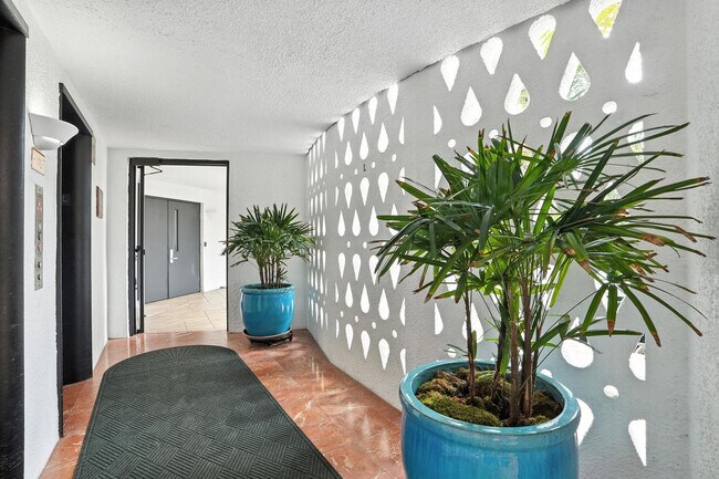 Building Photo - 3951 Gulf Shore Blvd N