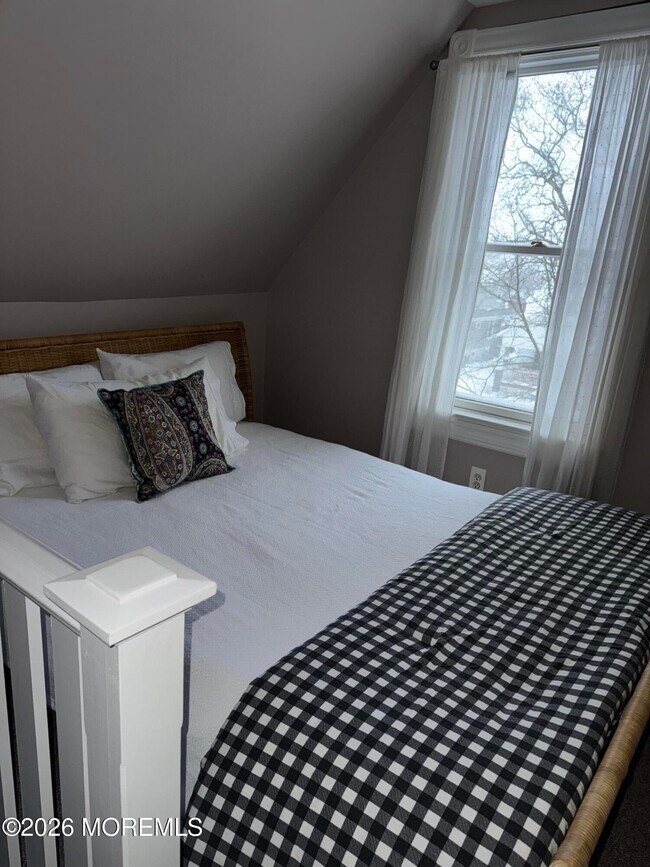 Building Photo - 333 Woodland Ave