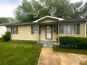 Building Photo - 109 McLin St