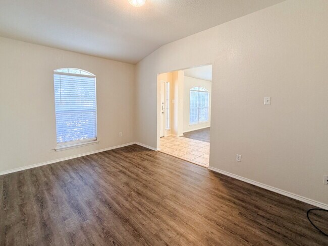 Building Photo - Charming 3-Bedroom, 2-Bath in Grand Prairie!