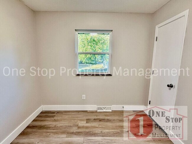 Building Photo - 4-Bedroom, 2.5-Bathroom home in Independence
