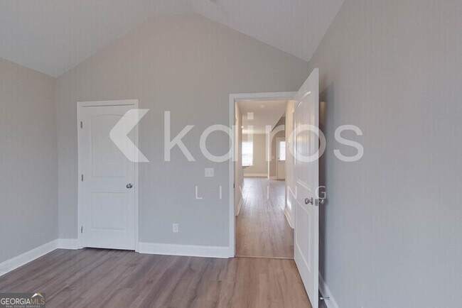 Building Photo - 300 Hemlock Ct