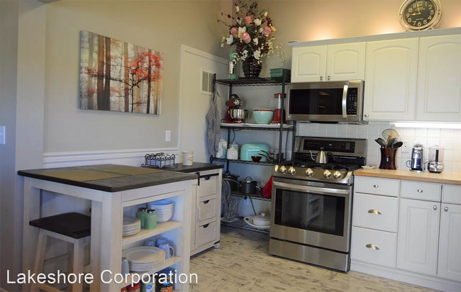 Building Photo - 2 br, 1 bath House - 2428 W Bridge Ave