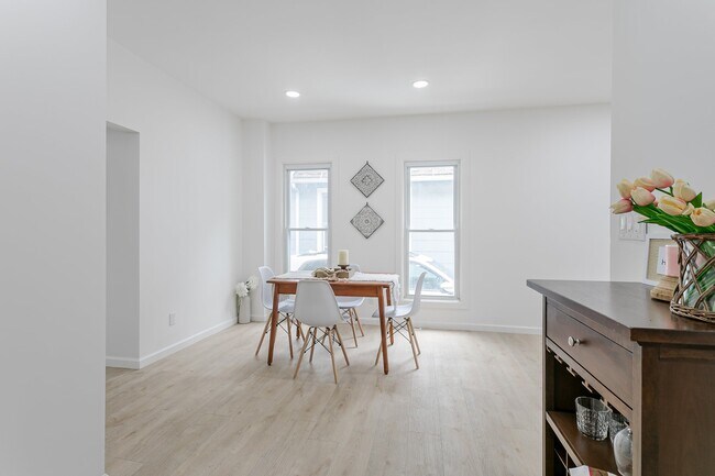 Building Photo - 270 Benton St