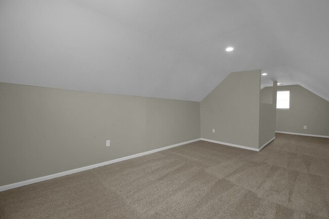 Building Photo - 3 Bedroom Home For Rent