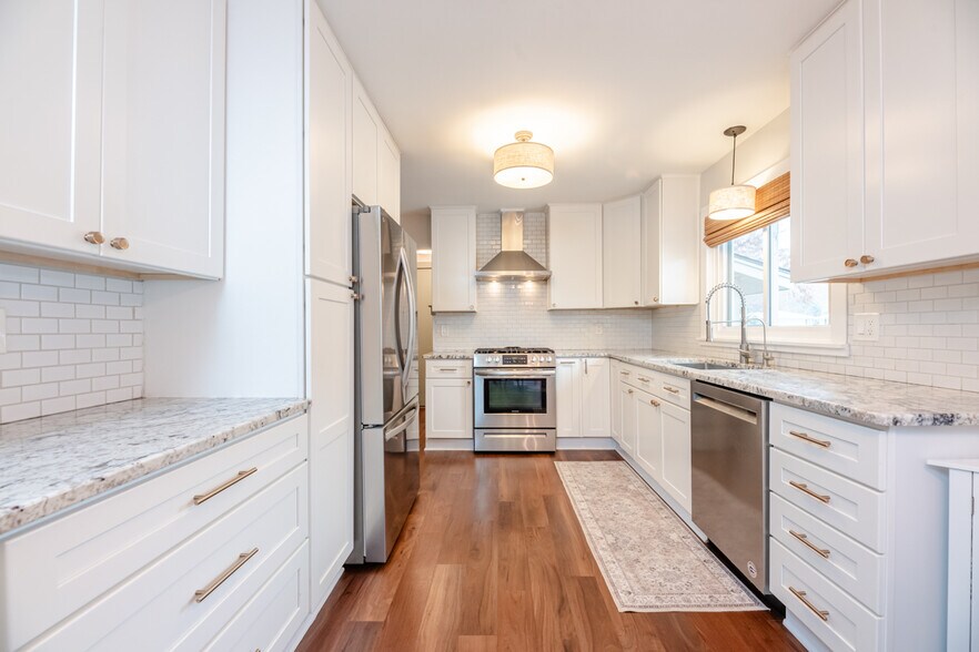 Building Photo - 245 Birch Ln