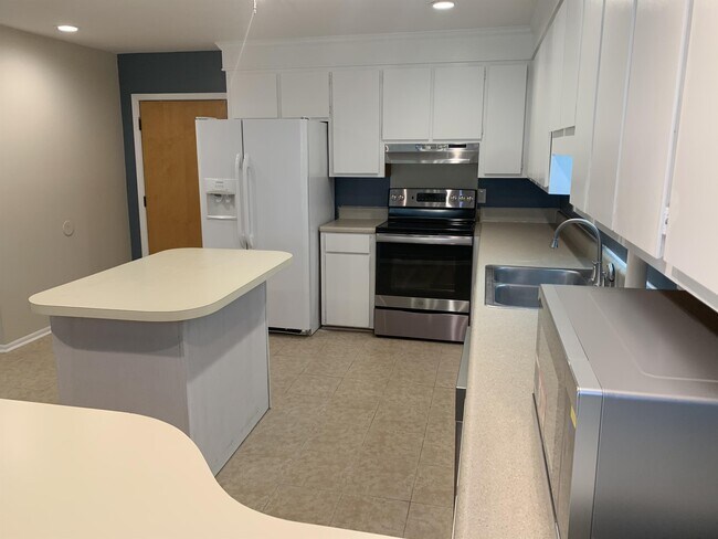 Building Photo - 43 Arabian Dr