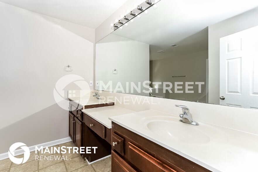 Building Photo - 5118 Upper Elm St