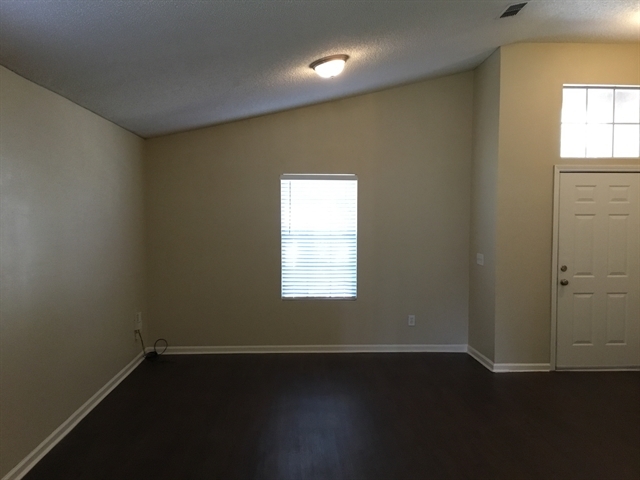 Building Photo - 2702 Fox Creek Dr E