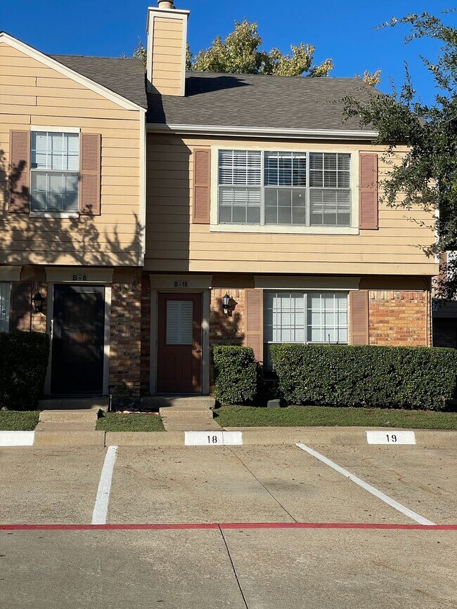 Building Photo - Briarpark Village