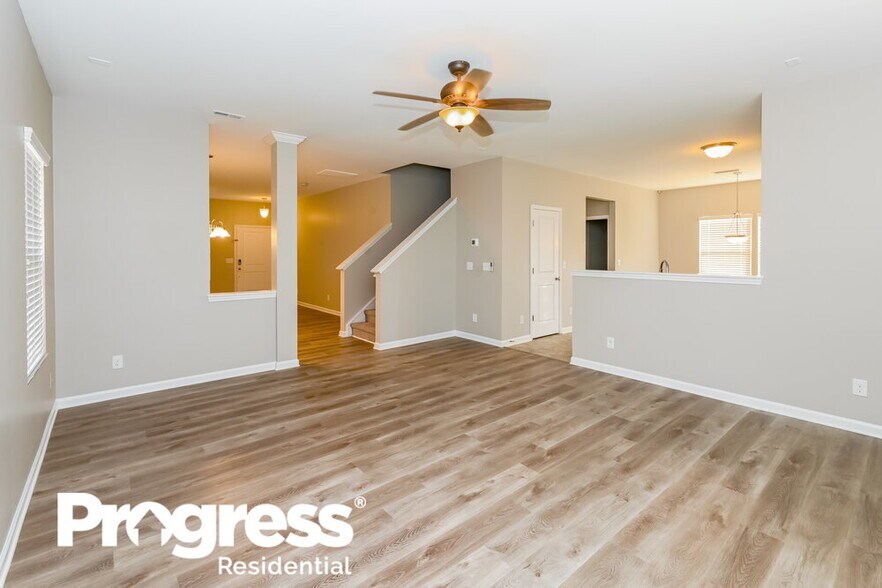 Building Photo - 3343 Saddlebrook Dr