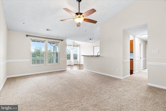 Building Photo - 5640 Wade Ct