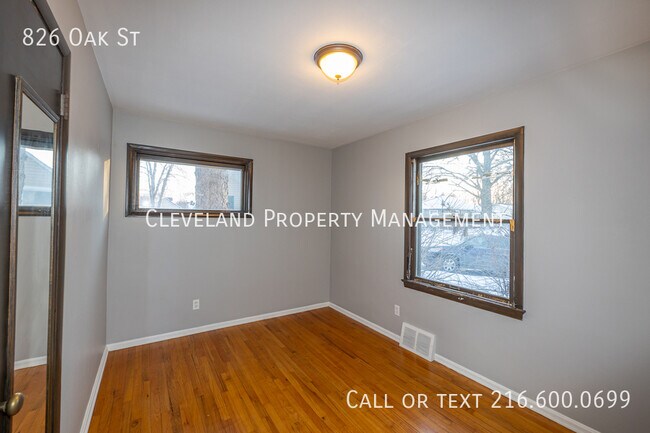 Building Photo - 826 Oak St