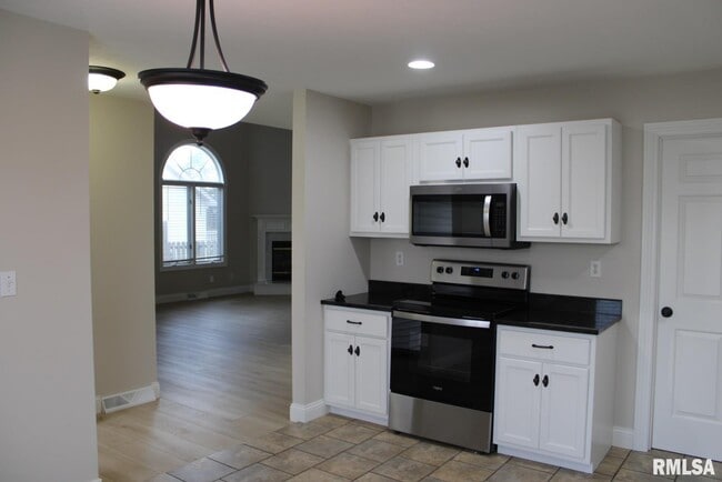 Building Photo - 2807 Cronin Dr