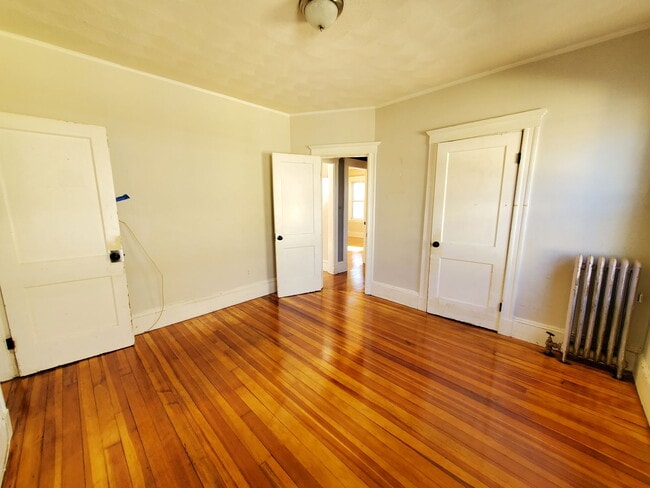 Building Photo - 623 Fellsway