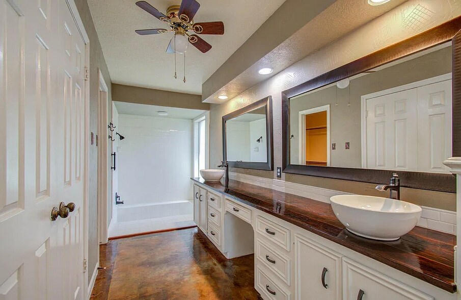 Building Photo - 9543 Enstone Cir