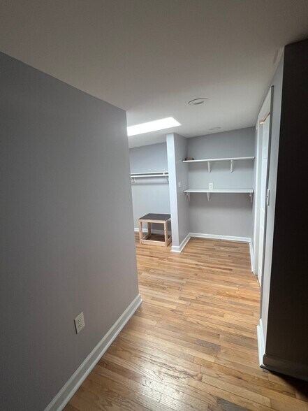 Walk-in Room w/ Closet & Full Bath - 409 S Spring St