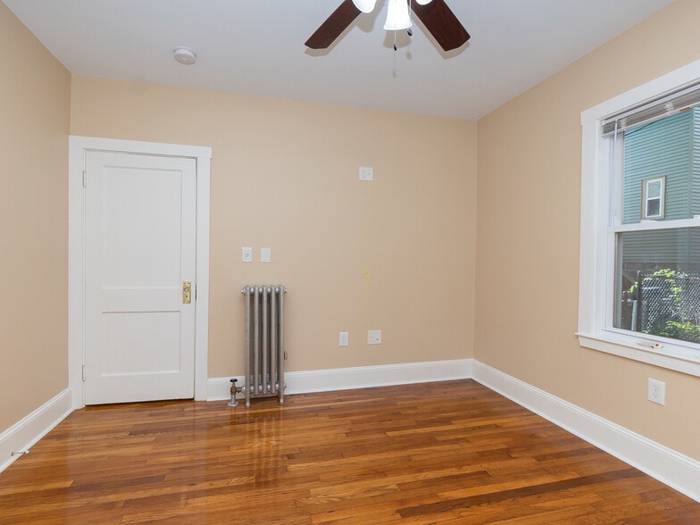 Building Photo - 20 Manley St