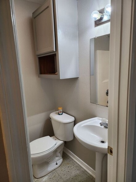 Building Photo - 13339 Vermont St