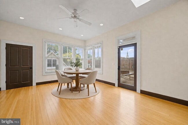 Building Photo - 415 William St