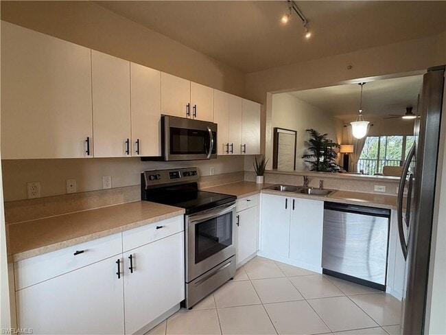 Building Photo - 7839 Regal Heron Cir