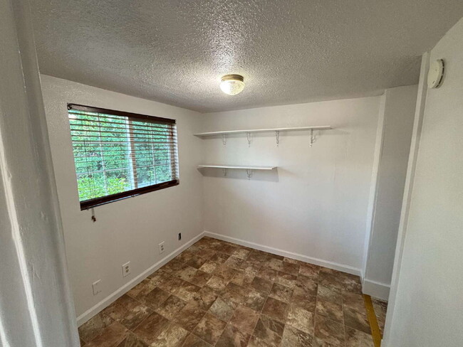 Building Photo - "Charming 1-Bedroom Sanctuary with Granite...