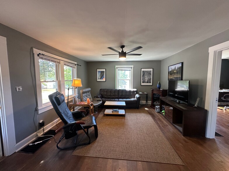 Building Photo - 200 Lylburn Rd