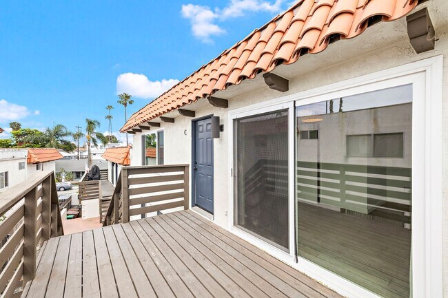 Building Photo - 219 Avenida Santa Barbara