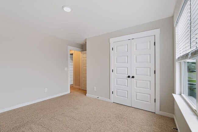 Building Photo - Beautiful 4 Bedroom, 3 Bath Home + Bonus - Available in Smyrna!