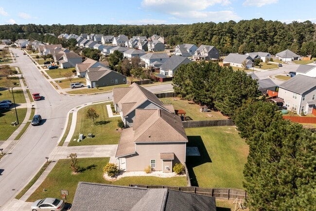 Building Photo - Welcome to Wynbrookee Lane!