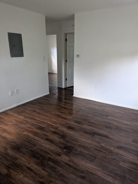 Building Photo - 1906 Park Manor Dr