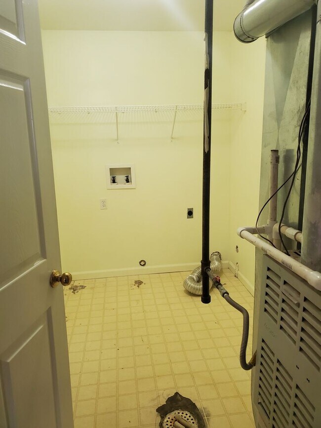 Building Photo - Antelope Drive 114-116