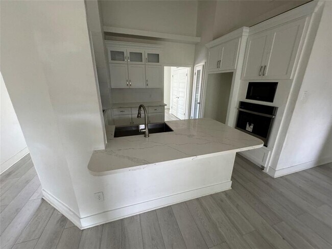 Building Photo - 3723 Westmeadow Dr