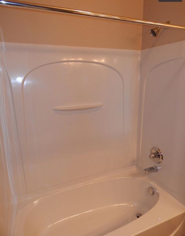 Building Photo - 1ST MONTH RENT FREE!!