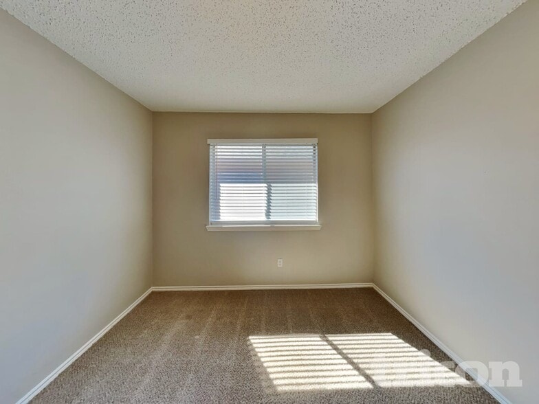 Building Photo - 6002 Flyers Ln