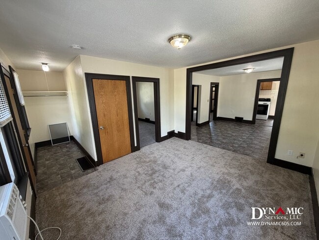 Building Photo - Upper Level 2 Bedroom, 1 Bathroom Duplex - Tenant Pays ALL Utilities