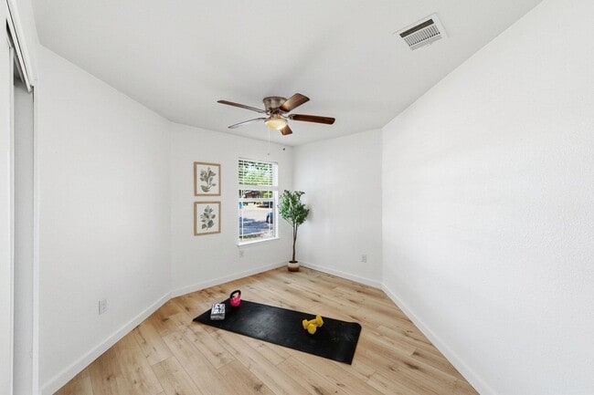 Building Photo - 5905 Los Dios Pl