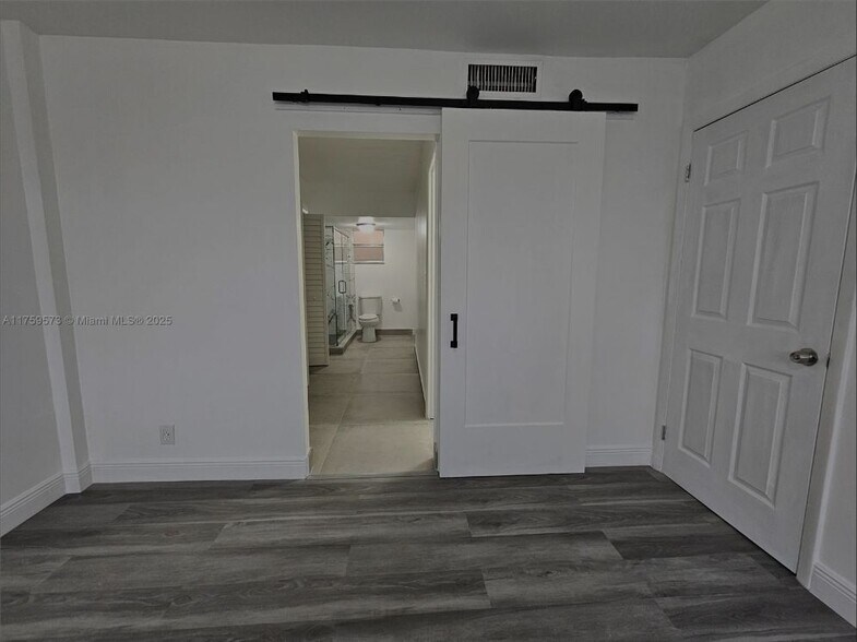 Building Photo - 404 NW 68th Ave