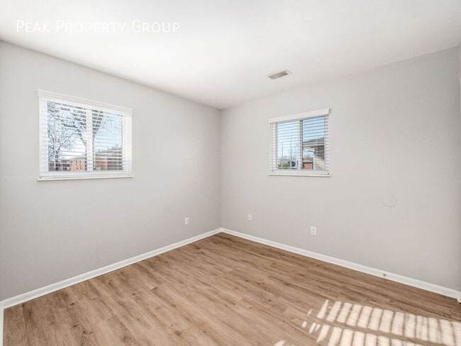 Building Photo - 620-622 Riverview Drive-2 Bedroom