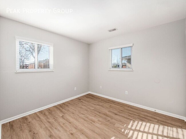 Building Photo - 620 Riverview Dr