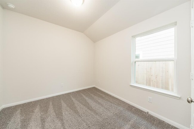 Building Photo - 7035 Toluca Dr